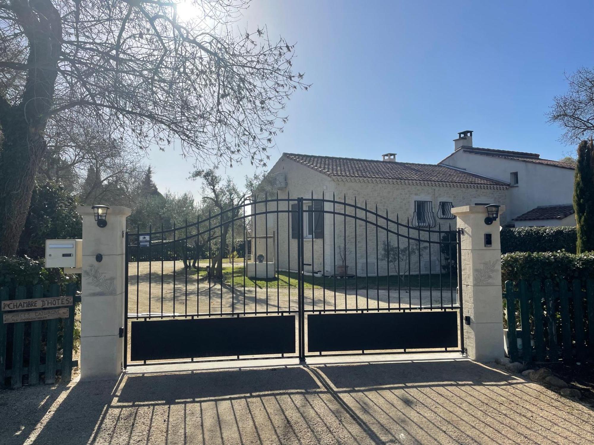 לינה וארוחת בוקר Arles Campagne Location "La Campagn'Arles" מראה חיצוני תמונה